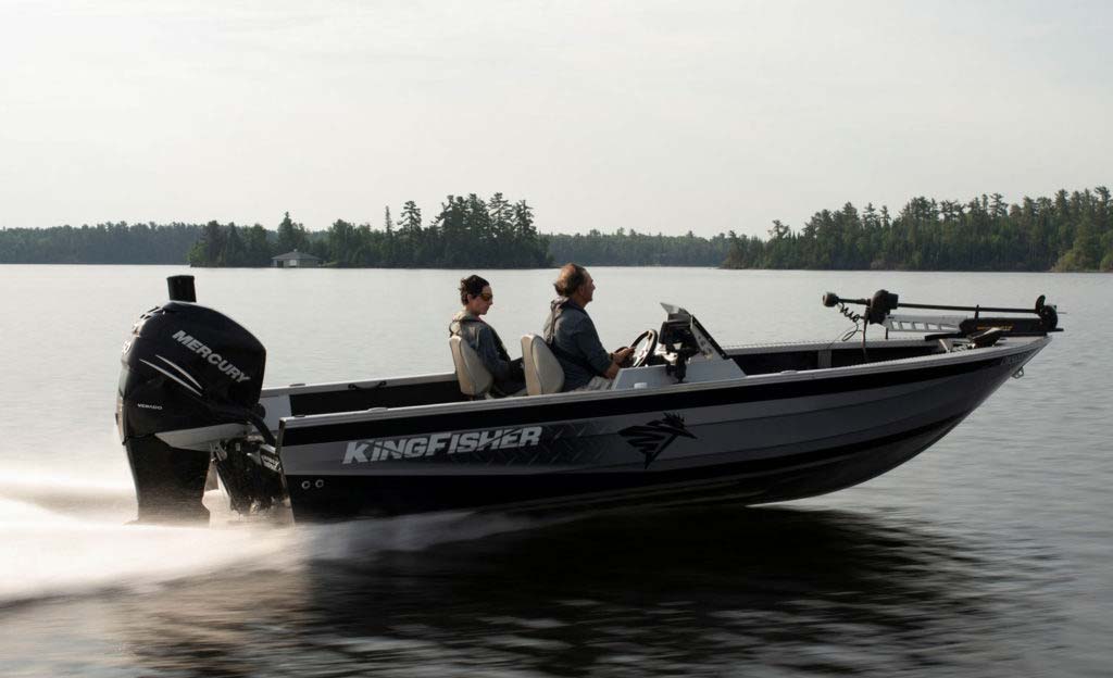 Get to those secret fishing spots faster with our Pre-Flex® hull technology, engineered reverse chine and a maximum 250 HP