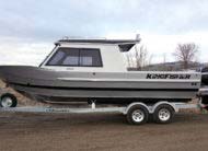 At a dry weight of 3280 lbs the 2425 Escape HT is easy to trailer, easy to launch, easy to fish