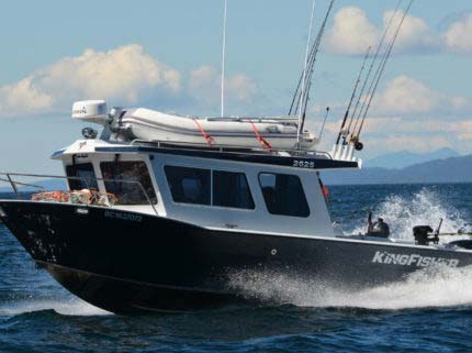 Make it another best day with our extended transom pilot house 2625 Coastal Express