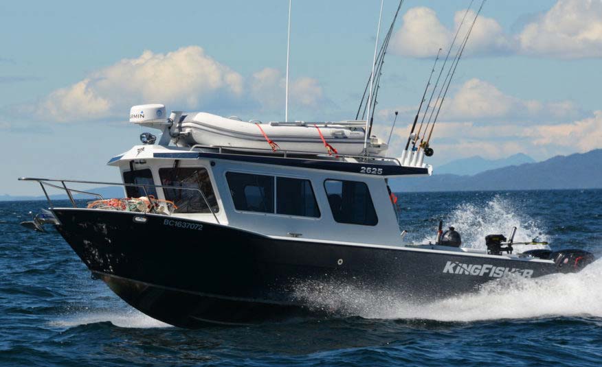 Make it another best day with our extended transom pilot house 2625 Coastal Express